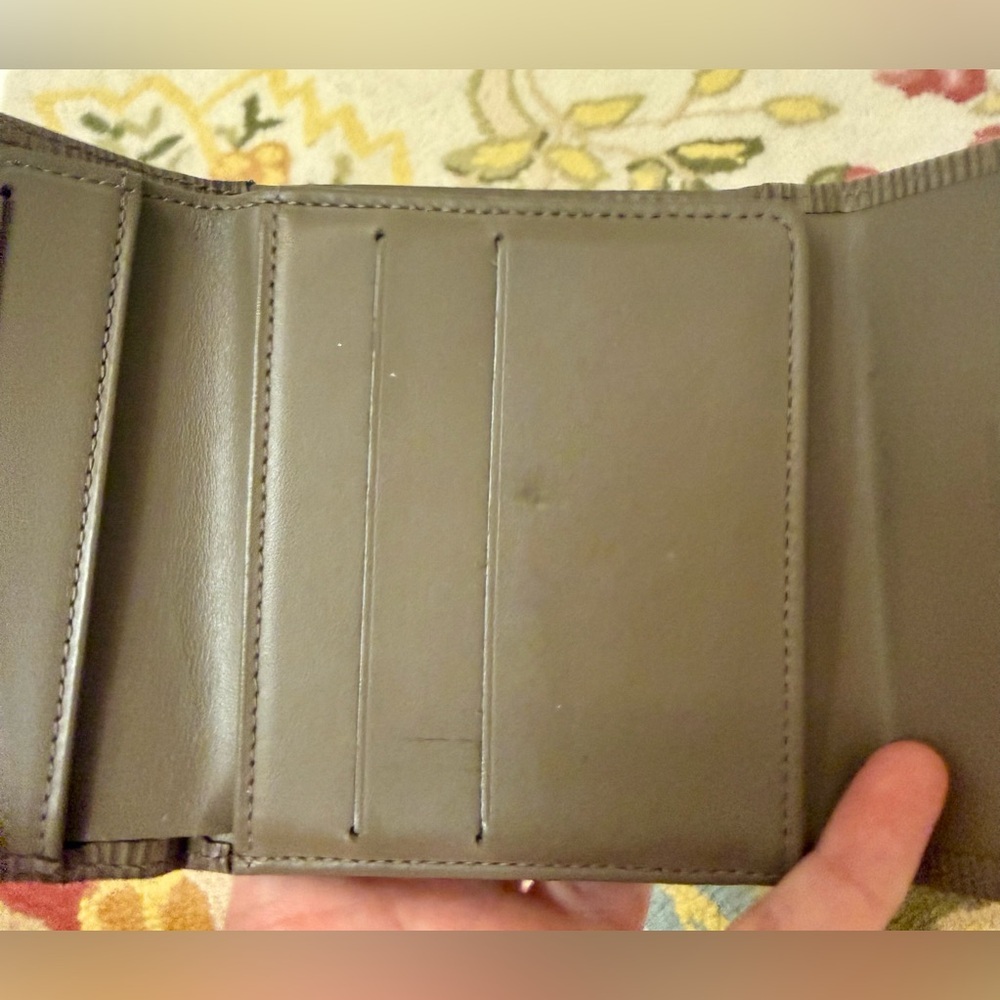 Unisex LOUIS VUITTON Vintage Epi-Leather Elise Tri-Fold Compact Wallet - Taupe - Picture 13 of 16
